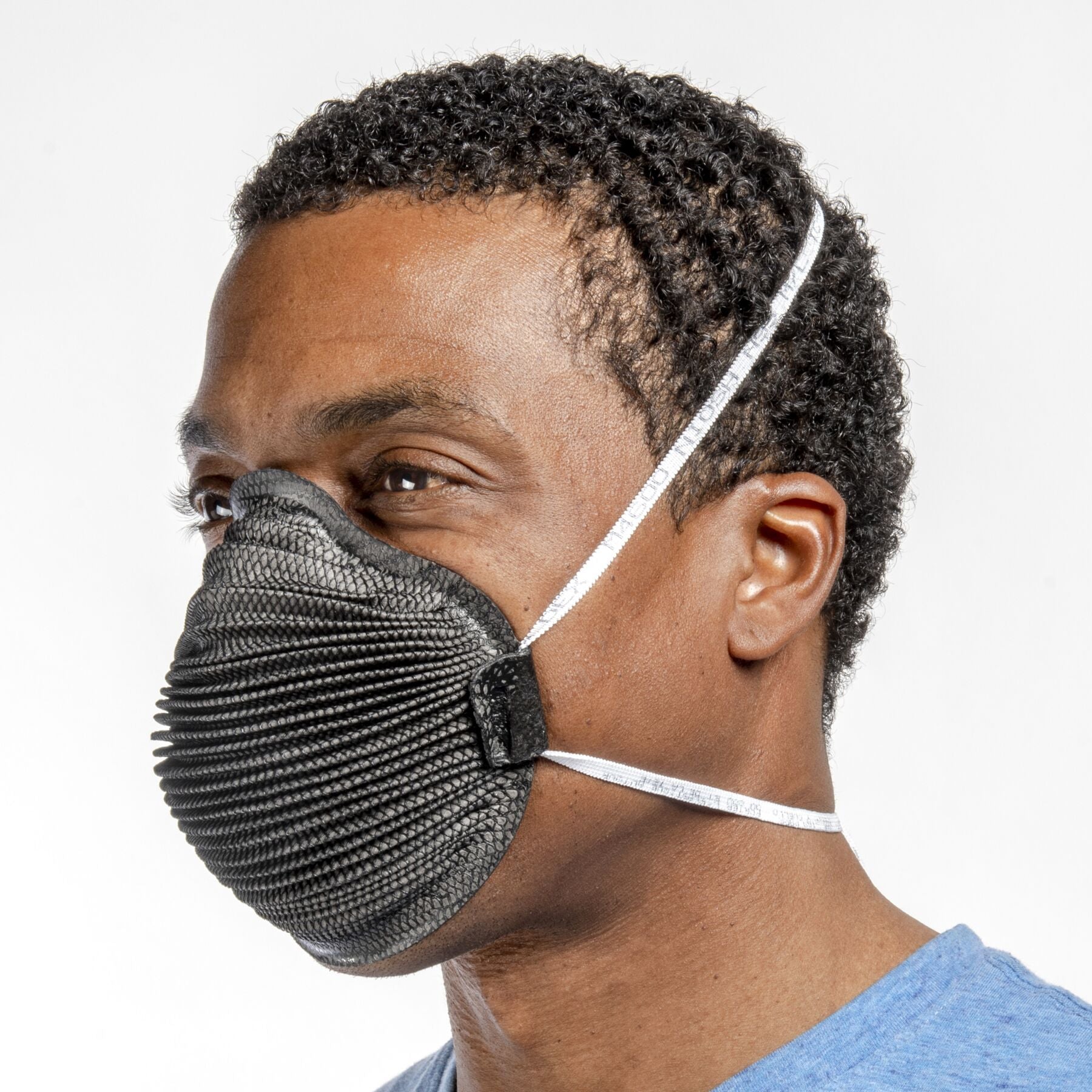 Man wearing medium large black Airwave M4600 NIOSH N95 respirator mask from Canada Strong Masks.